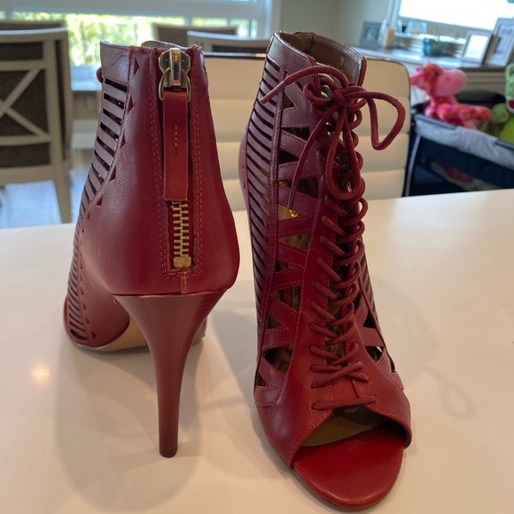 Nine West genuine leather heels 9.5 - Picture 2 of 3